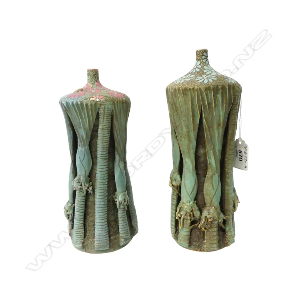 TWO KEUM SUN LEE NIKAU VASES, H.220mm Image 1++