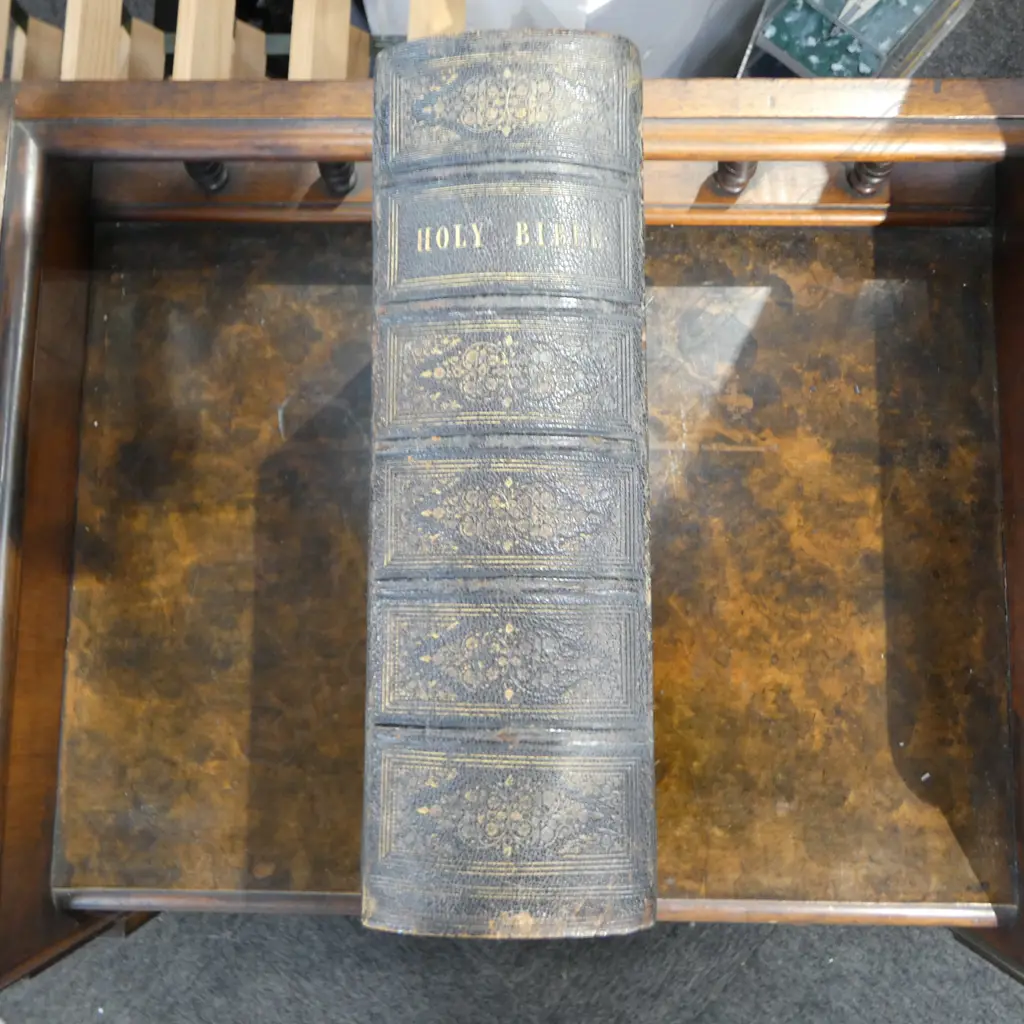 ANTIQUE BIBLE 330x280x100mm Image 1++