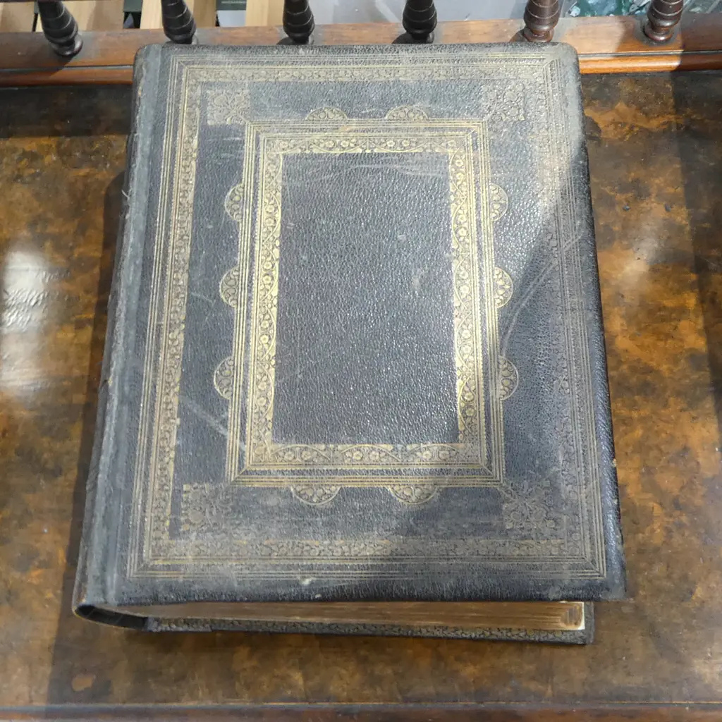 ANTIQUE BIBLE 330x280x100mm Image 1++