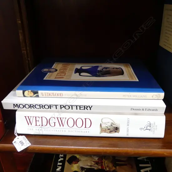 2 REFERENCE OF WEDGWOOD CHINA + MOORCROFT REFERENCE BOOK