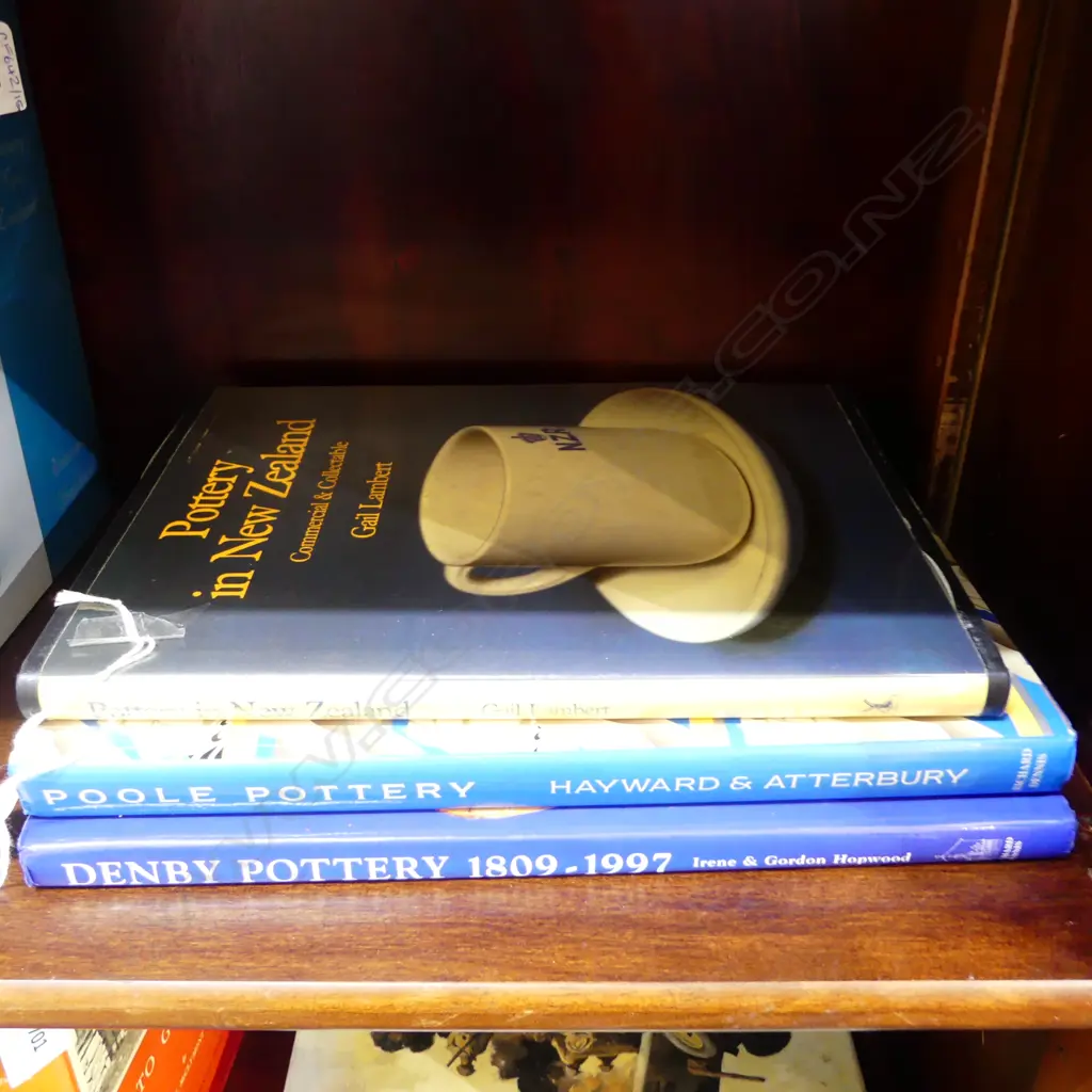 3 ENGLISH/N.Z. POTTERY REFERENCE BOOKS Image 1++