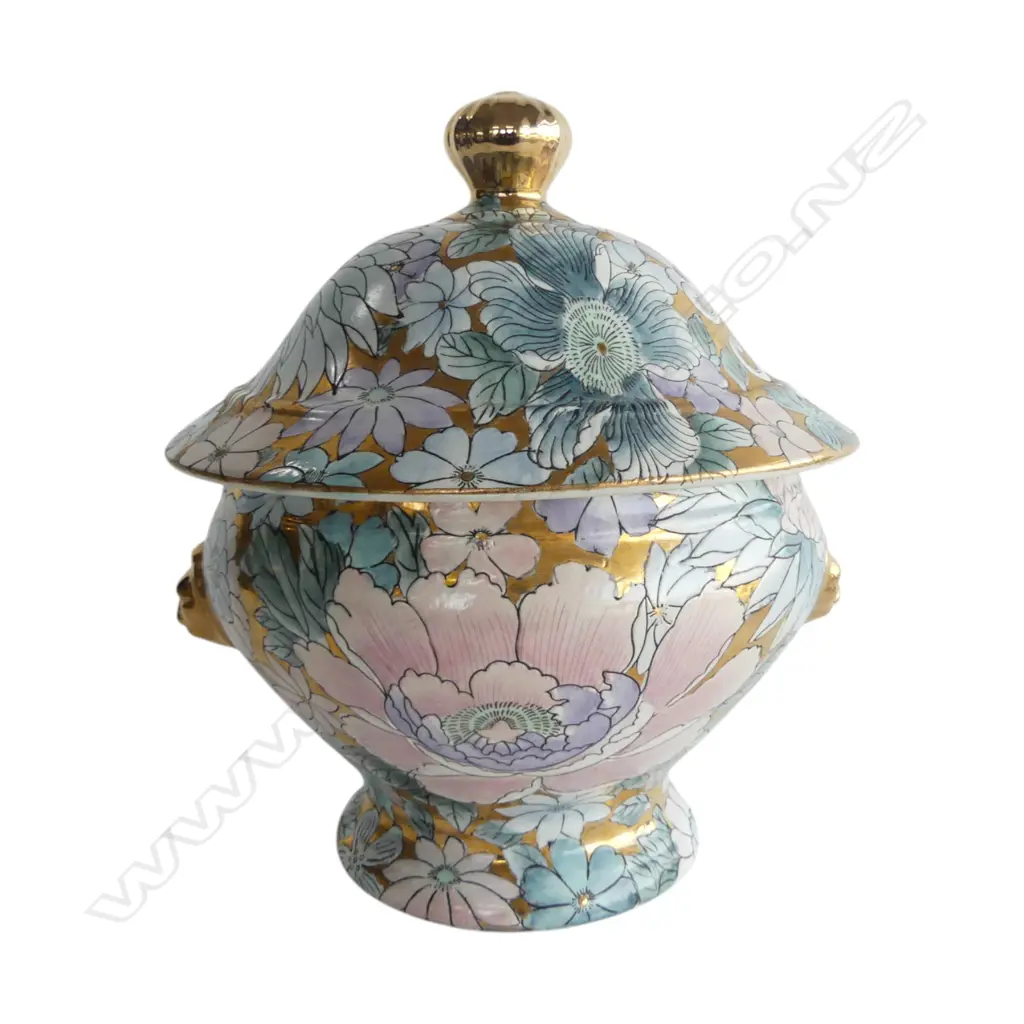 LRG HANDPAINTED LIDDED JAR by TOYO, GOLDEN PEONY DESIGN, LION HEAD HANDLES & GOLD FINIAL, H.280mm Image 1++