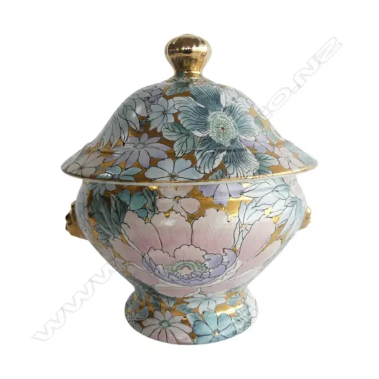 LRG HANDPAINTED LIDDED JAR by TOYO, GOLDEN PEONY DESIGN, LION HEAD HANDLES & GOLD FINIAL, H.280mm