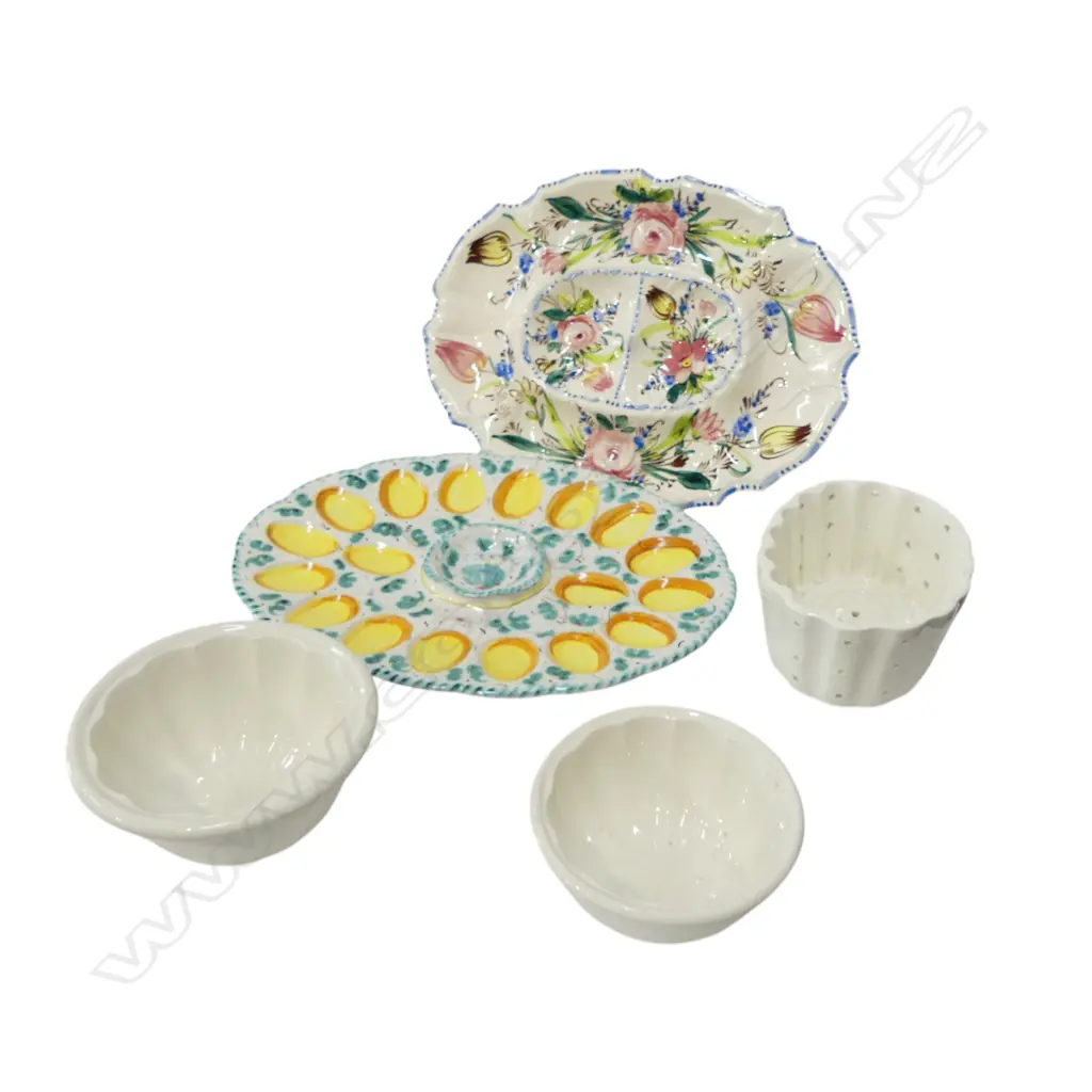 2 ITALIAN PAINTED DISHES & 3 CERAMIC FOOD MOULDS Image 1++