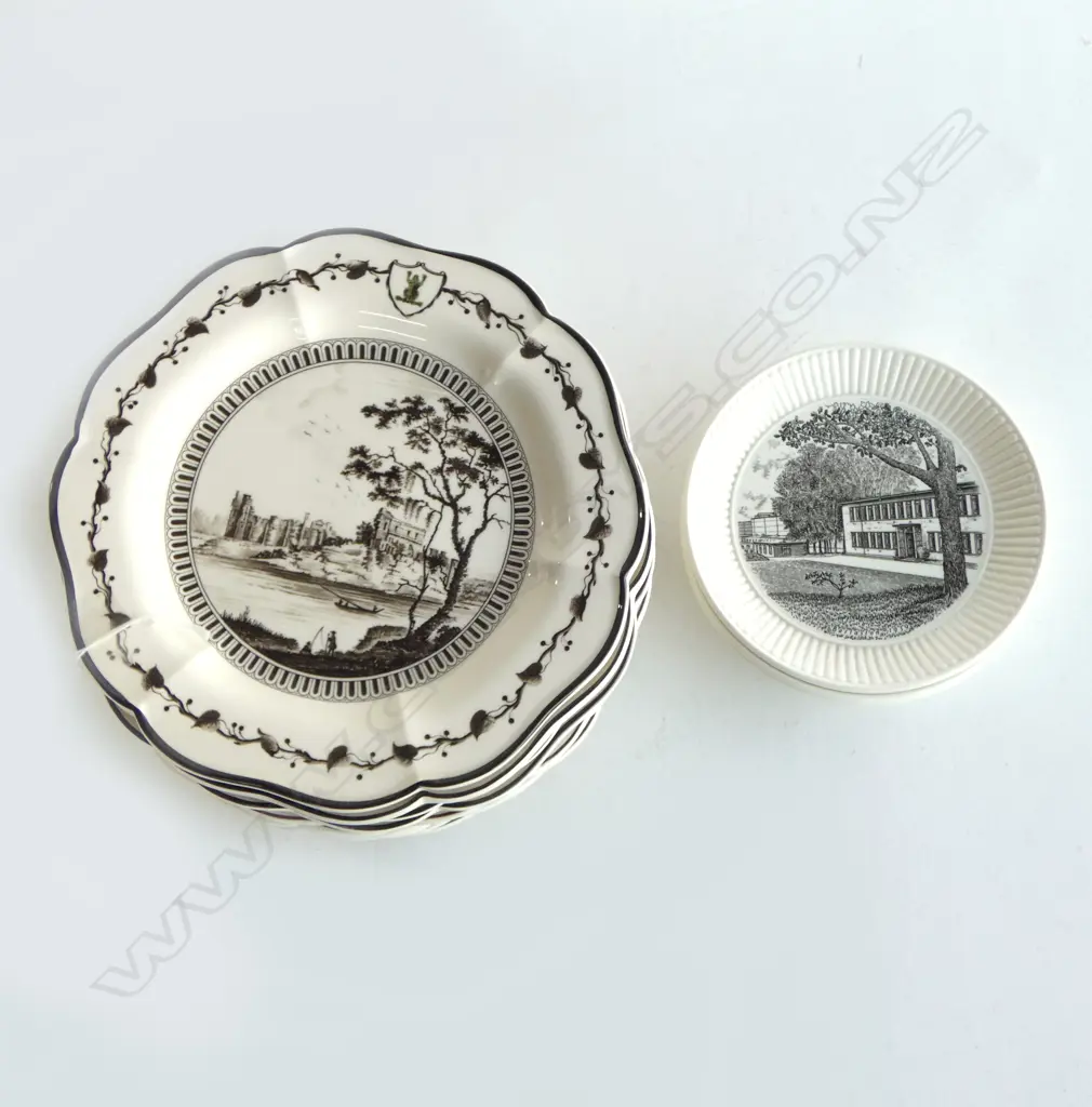 4 WEDGWOOD 'GENIUS COLLECTION' PLATES, 6 WEDGWOOD ARCHITECTURAL PLATES & 4 SMALL 'JOSIAH WEDGWOOD' PLATES Image 1++