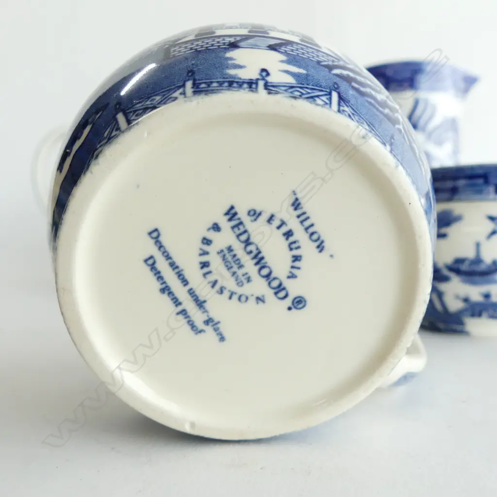 5 WEDGWOOD WILLOW/ PATTERN JUGS + BOLIAN WARE JUG( small chip)  H.150mm Image 1++