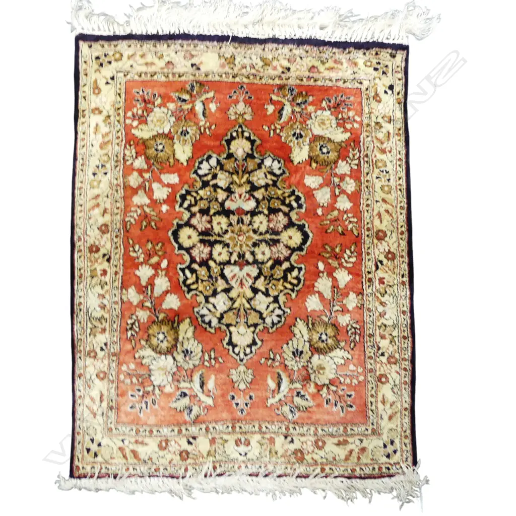 SMALL SILK RUG 740x590mm Image 1++