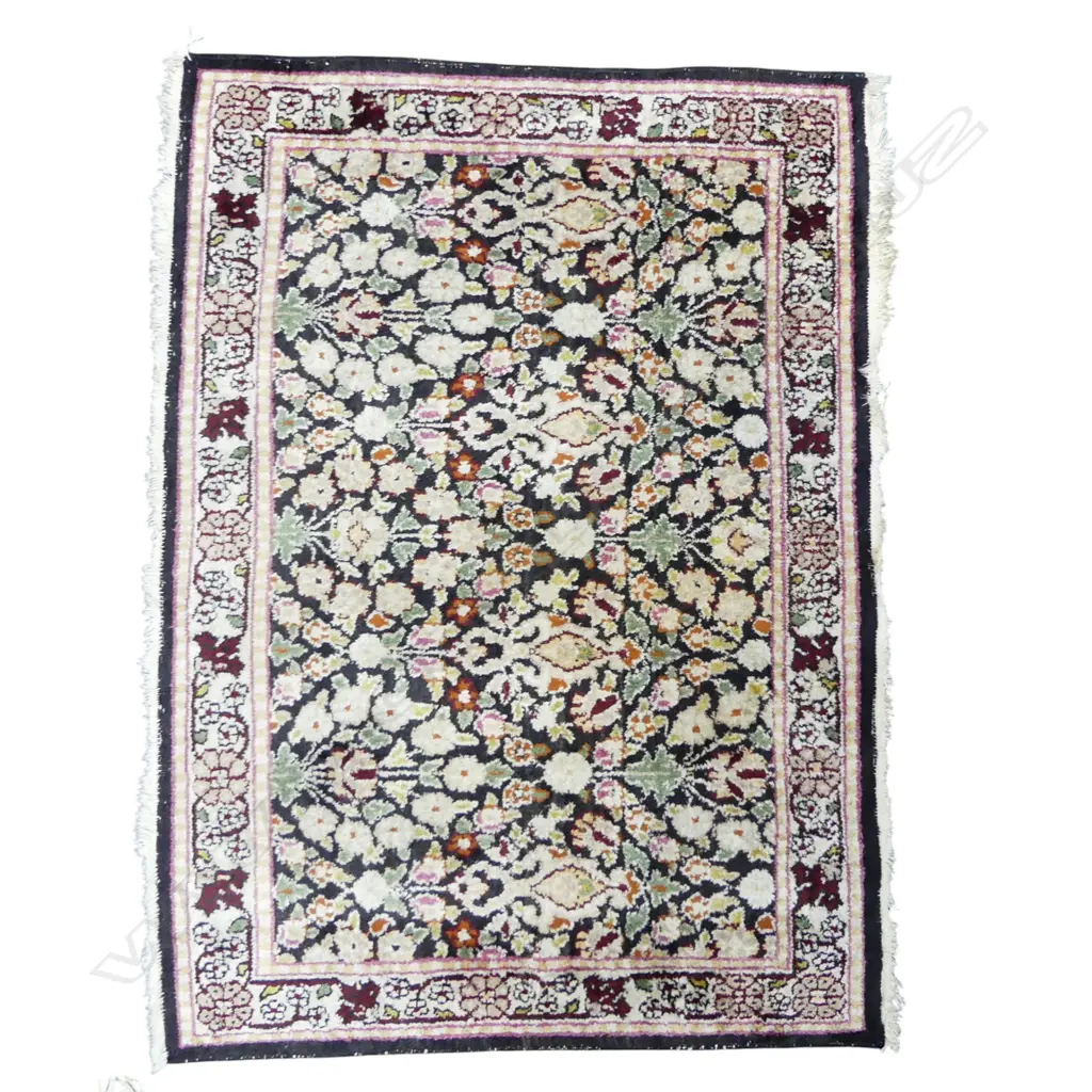 SMALL SILK RUG 890x650mm Image 1++