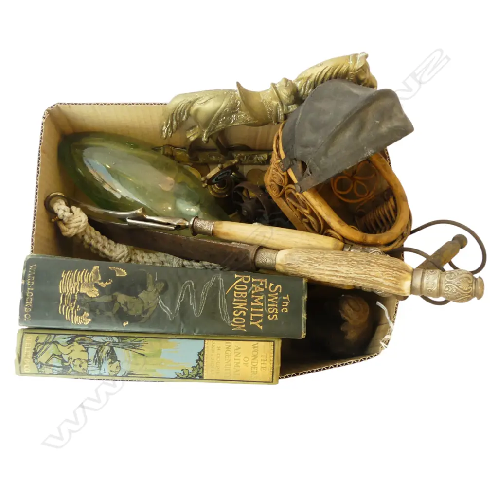 SMALL BOX OF COLLECTABLES CARVING SET BOTTLE BRASS ETC Image 1++