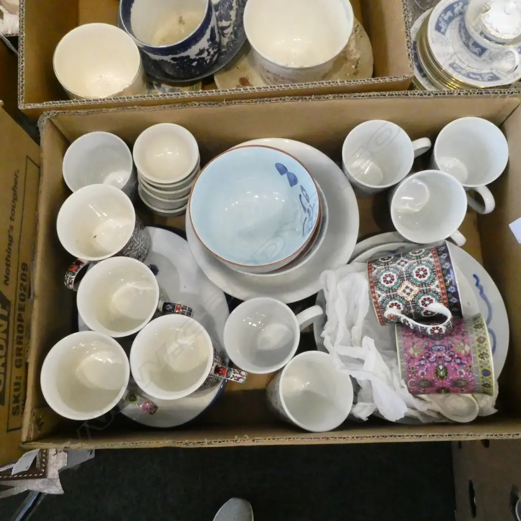 BOX LOT: CHINA Image 1++