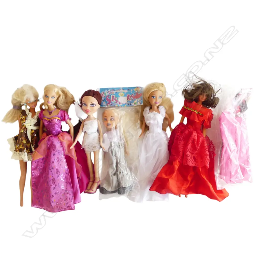 6 VINTAGE BARBIE/BRATZ STYLE DOLLS & EXTRA CLOTHES Image 1++