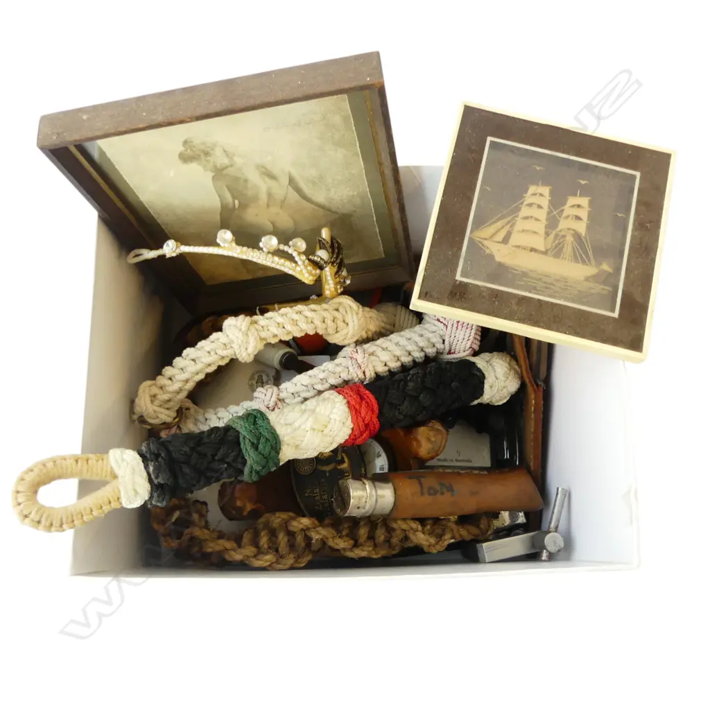 SMALL BOX TOMMY DOYLE ROPEWORK & COLLECTABES Image 1++