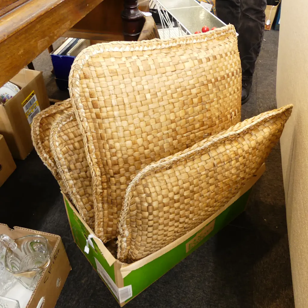 4 WOVEN FLAX CUSHIONS Image 1++