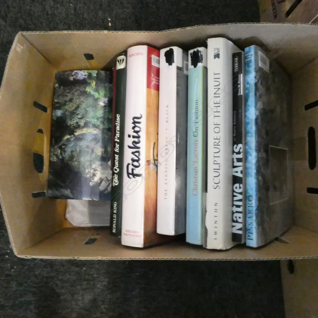 BOX LOT: BOOKS FASHION, ART & NATURE Image 1++