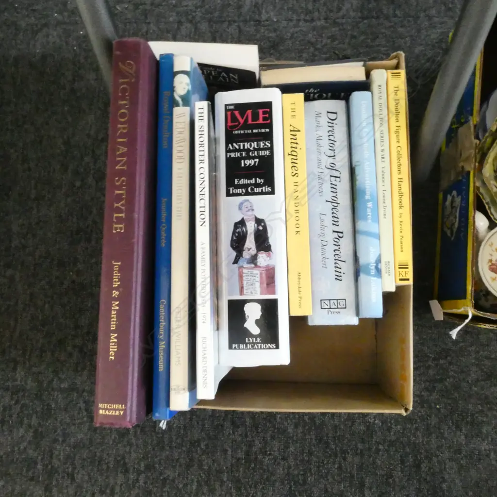 ASST. ANTIQUE AND COLLECTABLE REFERENCE Image 1++