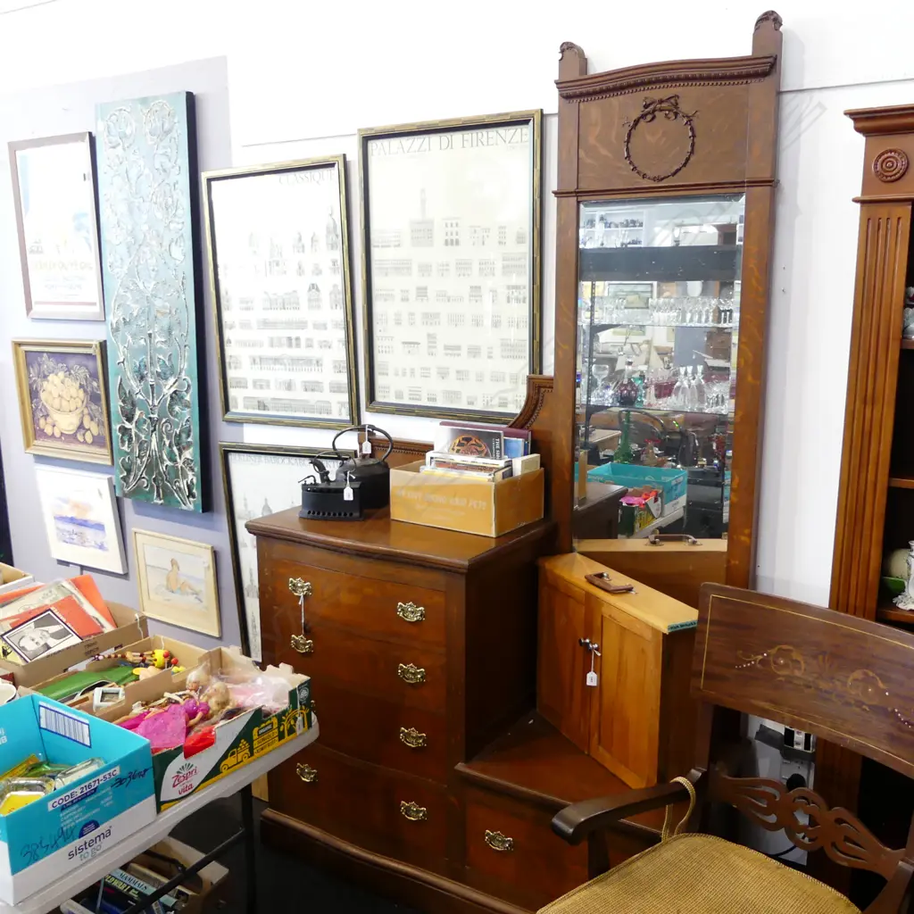 EDWARDIAN OAK, MIRROR-BACKED, SERPINTINE FRONT CHEST OF DRAWERS. H.2280, L.1310mm Image 1++