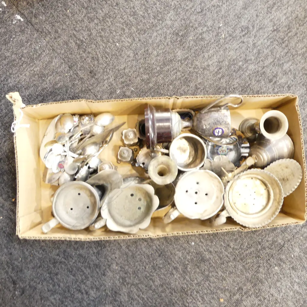 TRAY OF EP SHAVING MUGS &MARATIME INSIGNIA SOVS Image 1++