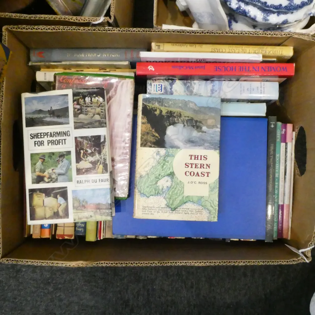 ASST. N.Z. ART & REGIONAL HISTORY BOOKS Image 1++