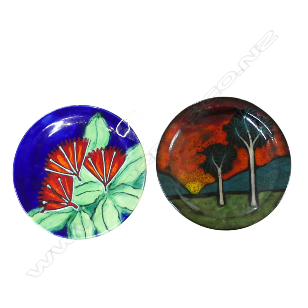 2 MORRIS & JAMES PLATES 300mm dia Image 1++