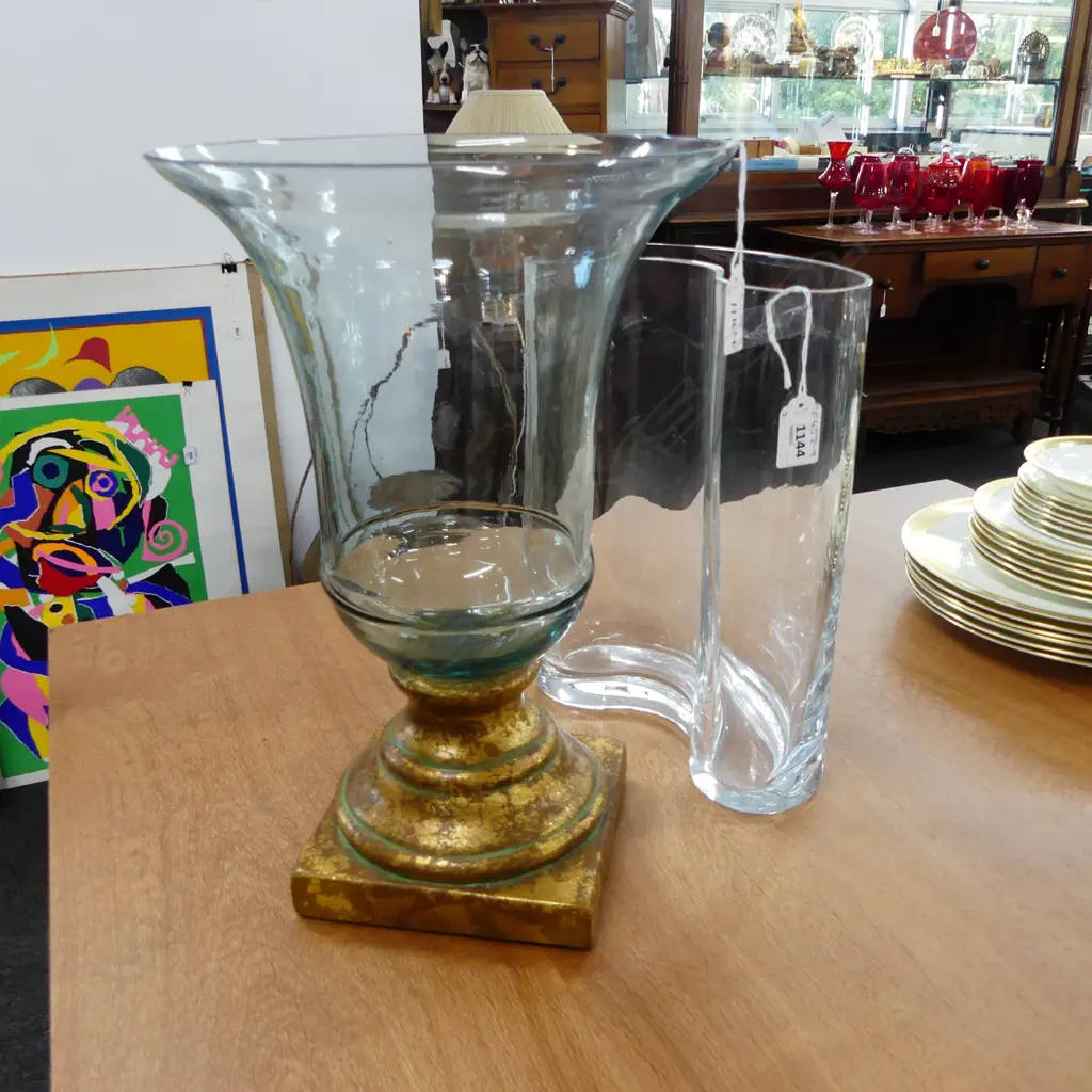 GLASS VASE ON GILDED BASE H.360mm + OTHER GLASS VASE Image 1++