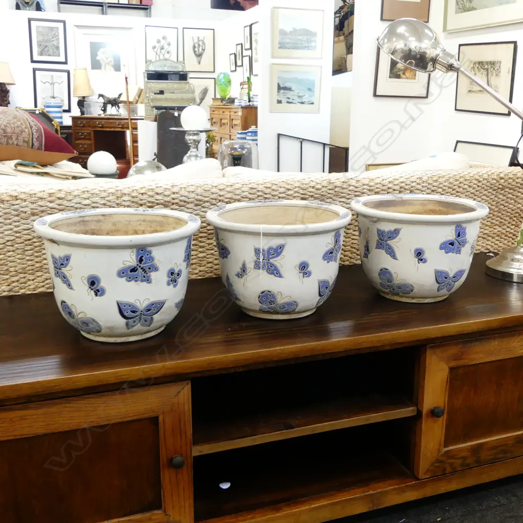 3 GARDEN POTS w. BUTTERFLY DECORATION H.210mm Image 1++