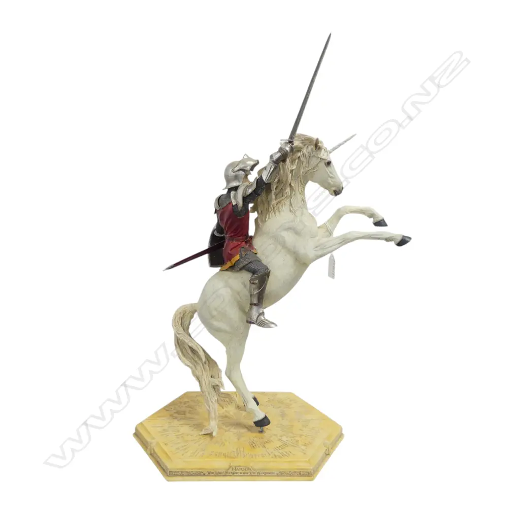 DISNEY CHRONICLES OF NARNIA 'PETER ON THE DRAGON' RESIN STATUE H.565mm + BOX tail w. hairline Image 1++