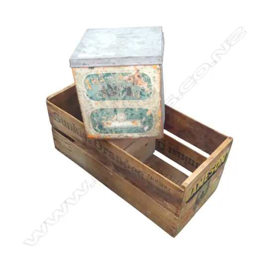 VINTAGE SUNKIST ORANGES CRATE L.660mm + VINTAGE BISCUIT TIN H.290mm