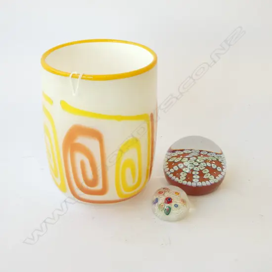 TONY KUEPFER ART GLASS VASE H.160mm + 2 PAPERWEIGHTS