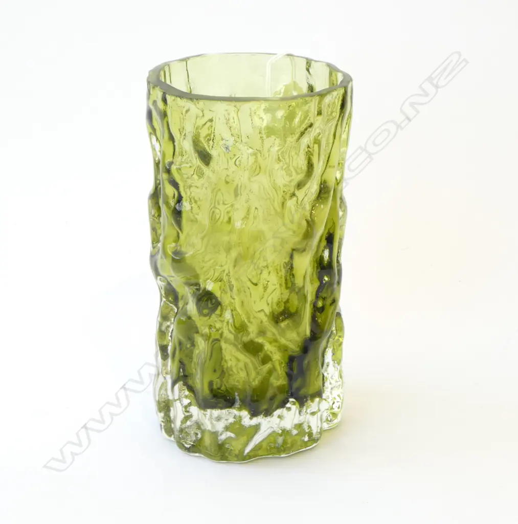 1960’S BARK TEXTURED GREEN CASED GLASS VASE BY INGRID GLASSHUTTE GERMANY, H.180MM (SOME SMALL RIM FRITS) Image 1++