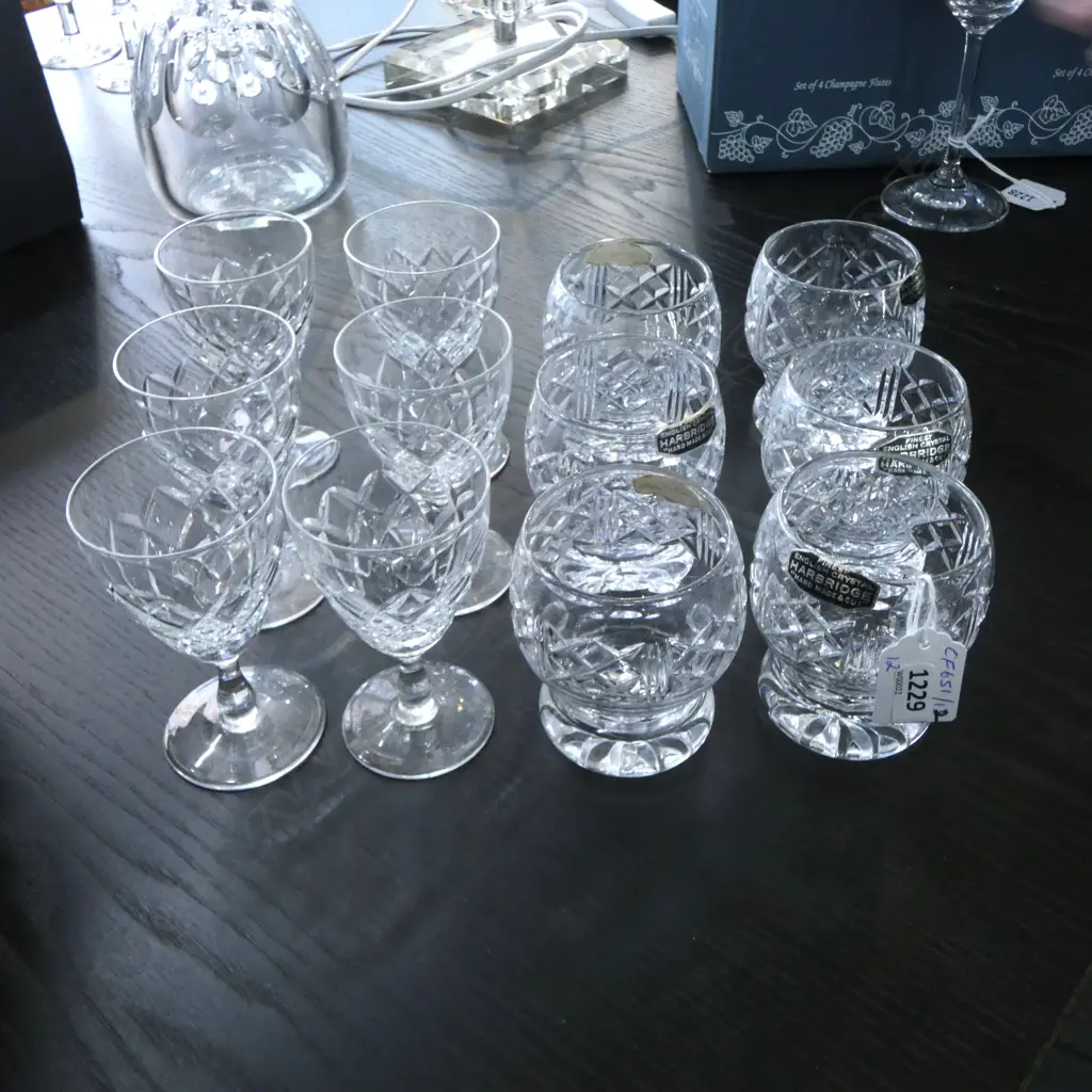 6 HARBRIDGE CRYSTAL TUMBLERS & 6 EDINBURGH CRYSTAL LIQUEUR GLASSES, H.80MM-100MM Image 1++