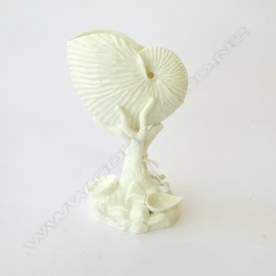 ROYAL WORCESTER WHITE NAUTILUS VASE H.170mm