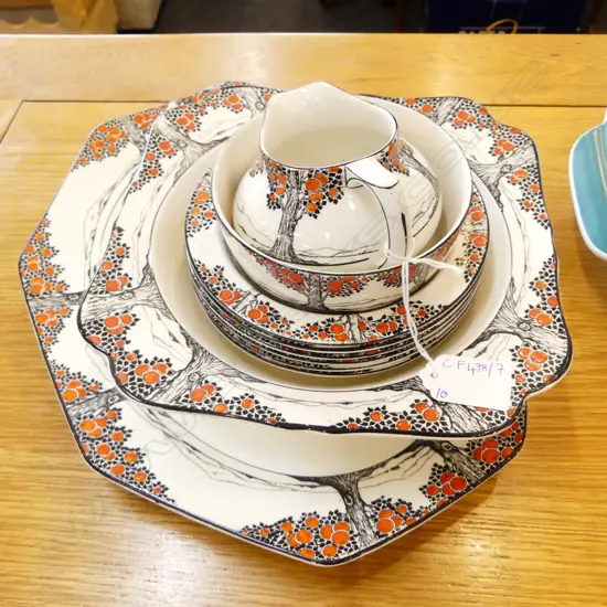 10 PCES CROWN DUCAL DINNER WARE