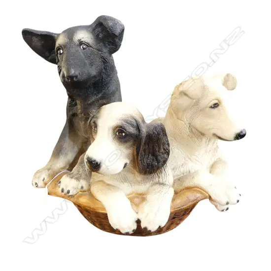 PLASTER DOGS IN BASKET H.370mm