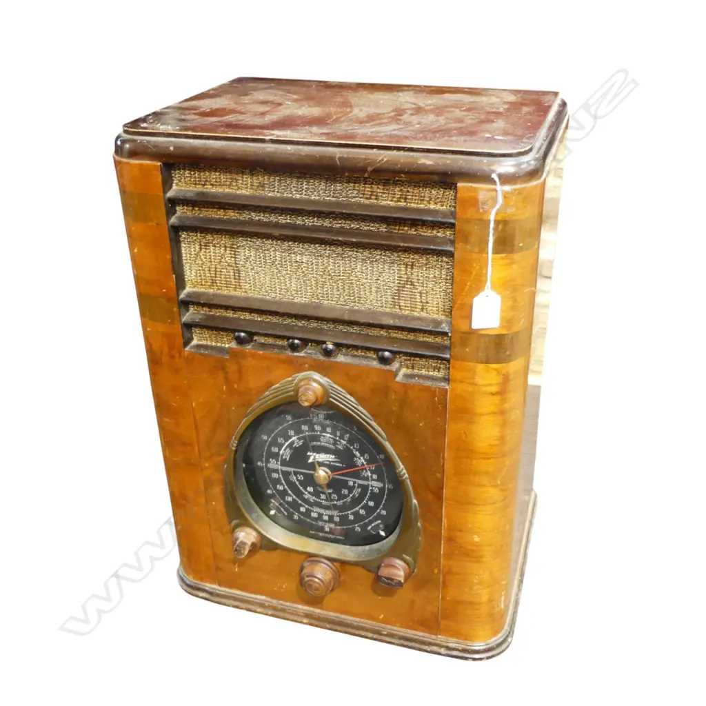VINTAGE WALNUT CASED ZENITH BRAND TABLE RADIO H580 W400MM Image 1++