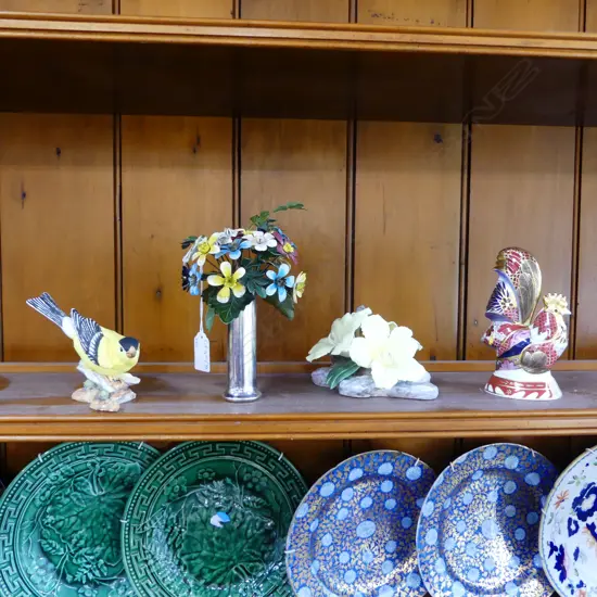 4 PCES; ROYAL WORCESTER IMARI COCKEREL 135mm, BOEHM GOLDFINCH & YELLOW RHODODENDRON + METAL BOUQUET OF FLOWERS H.170mm