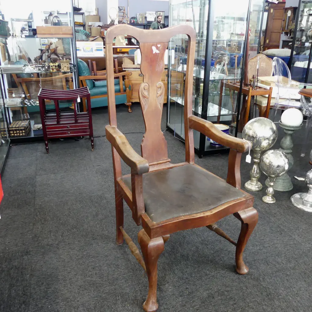 QUEEN ANNE STYLE ARMCHAIR Image 1++