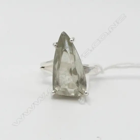 SILVER & GREEN AMETHYST RING, SIZE R