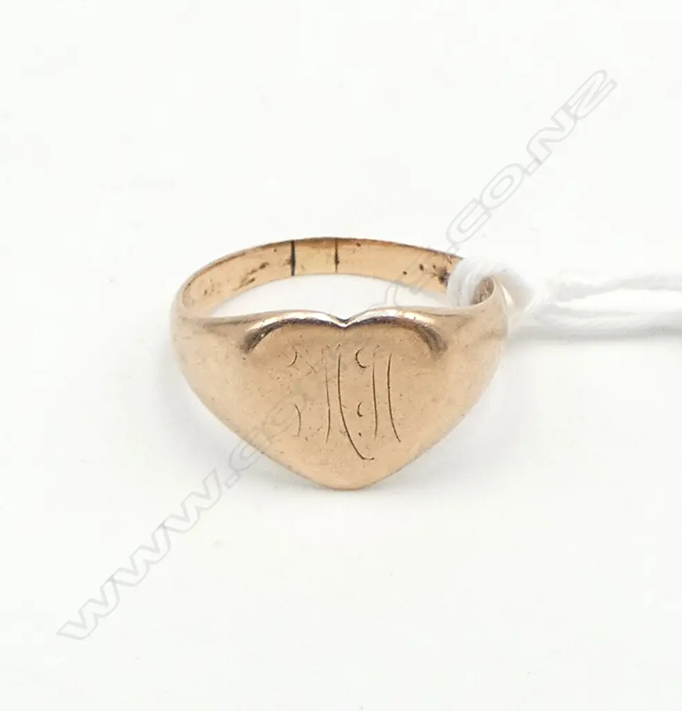 9ct ROSE GOLD VINTAGE HEART SHAPE SIGNET RING size R. 3.87gms Image 1++
