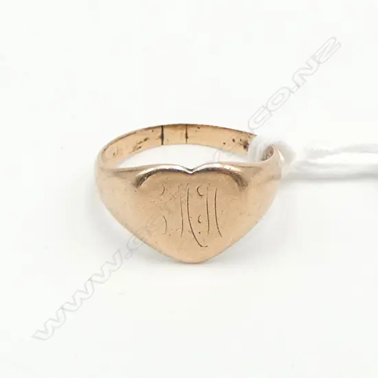 9ct ROSE GOLD VINTAGE HEART SHAPE SIGNET RING size R. 3.87gms