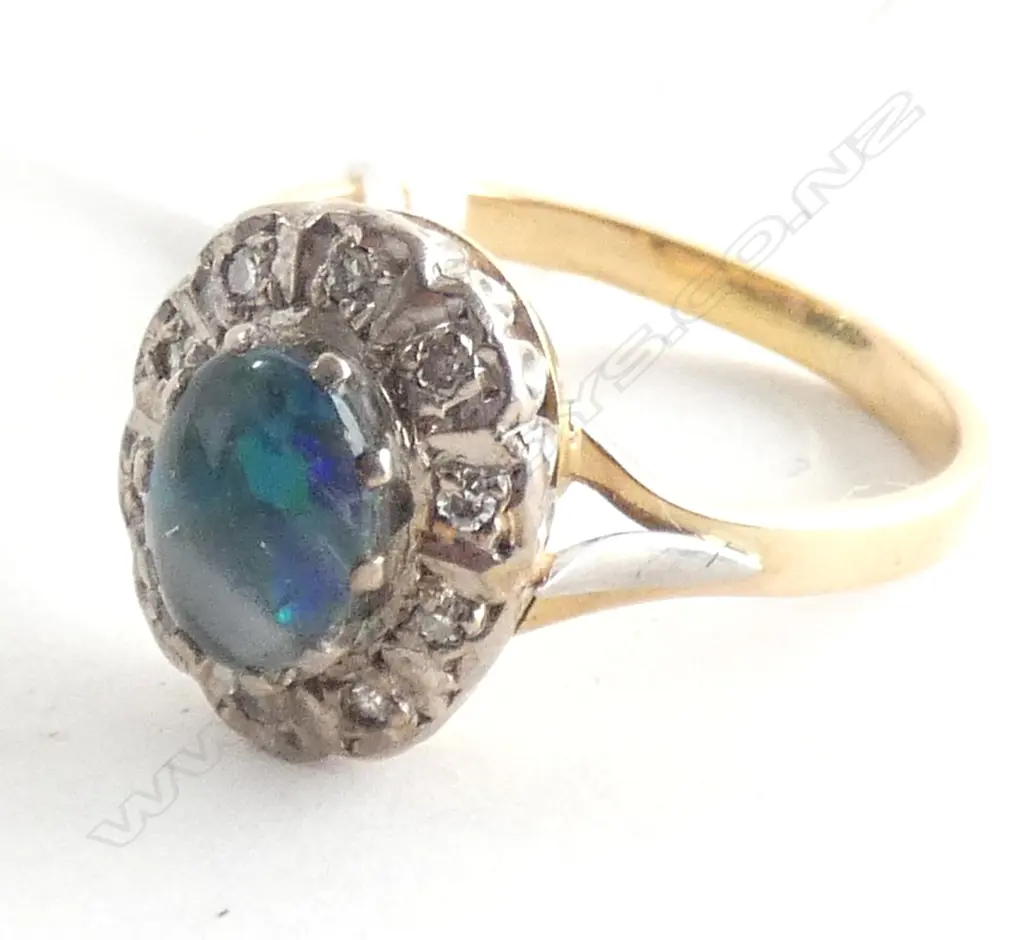 18CT GOLD OPAL DOUBLET & DIAMOND CLUSTER RING 4.3gms SIZE S Image 1++
