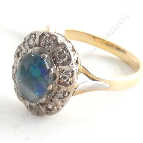 18CT GOLD OPAL DOUBLET & DIAMOND CLUSTER RING 4.3gms SIZE S