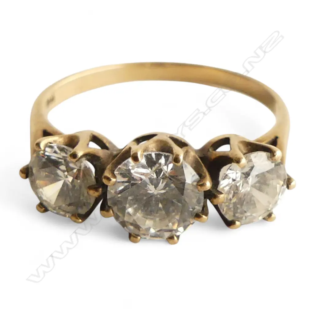 9ct GOLD & ZIRCONIA TRILOGY RING 2.36gms SIZE N1/2 Image 1++