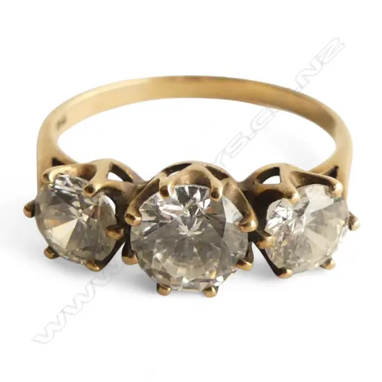9ct GOLD & ZIRCONIA TRILOGY RING 2.36gms SIZE N1/2
