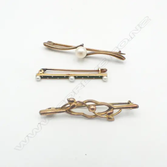 3 9ct GOLD BAR BROOCHES: 2 with pearls. 6.8gms