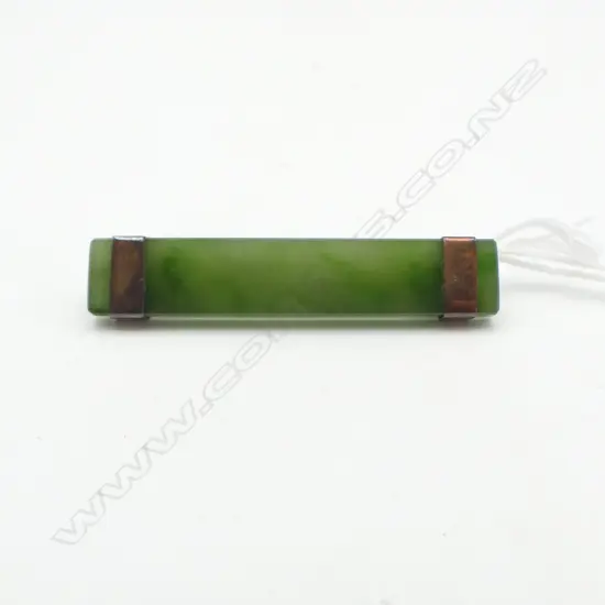 c.1900 NZ POUNAMU & 9ct GOLD BAR BROCCH