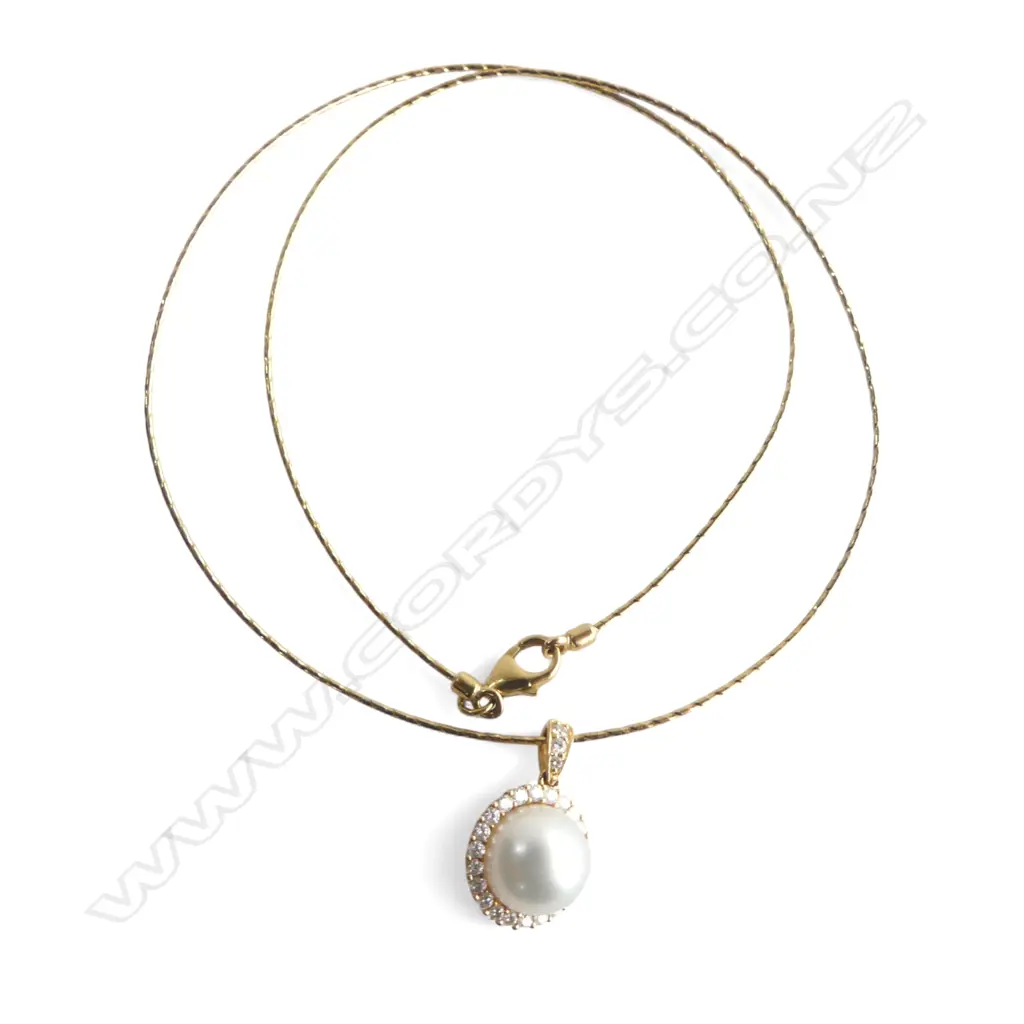 (16) 18CT GOLD DIAMOND AND PEARL PENDANT ON GOLD CHAIN 2.35gms (val $4,295) ATTACHED Image 1++