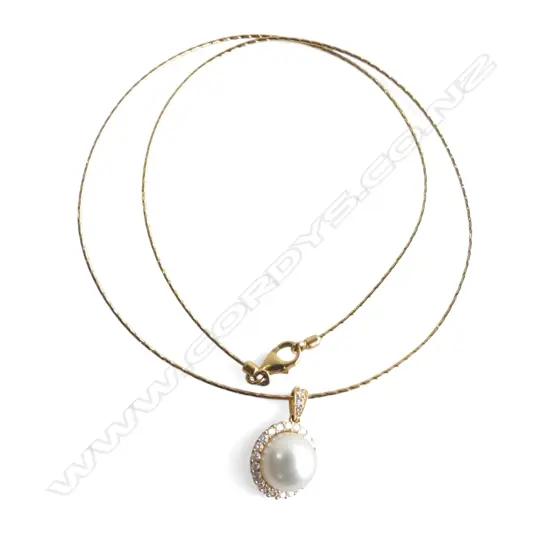 (16) 18CT GOLD DIAMOND AND PEARL PENDANT ON GOLD CHAIN 2.35gms (val $4,295) ATTACHED
