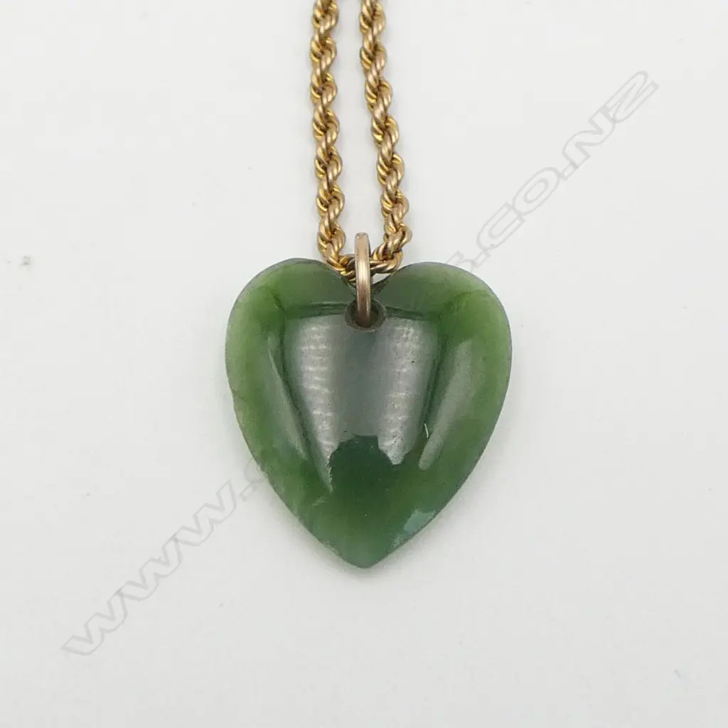 9ct GOLD NECKLACE WITH POUNAMU HEART PENDANT, 5.8gms TOTAL Image 1++