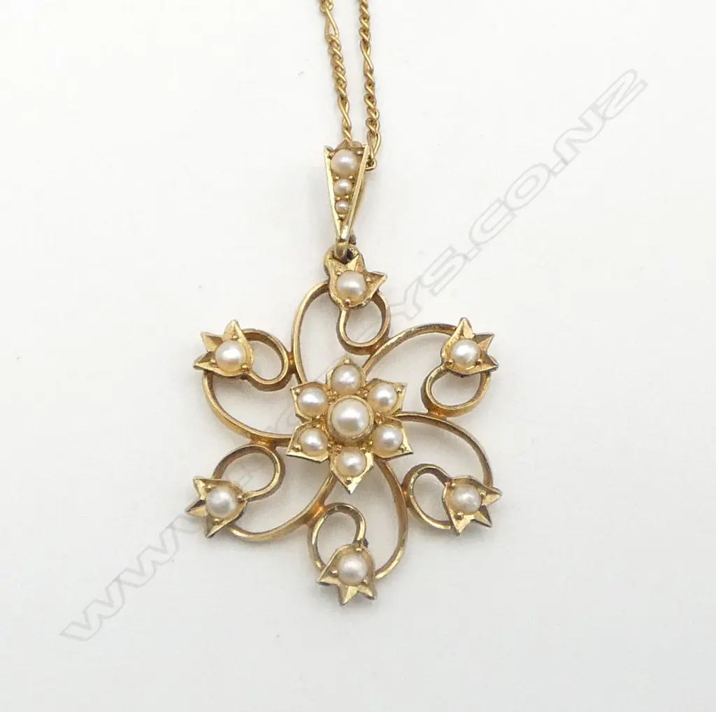 EDWARDIAN 9ct SEED PEARL PENDANT 4.22gms ON CHAIN Image 1++