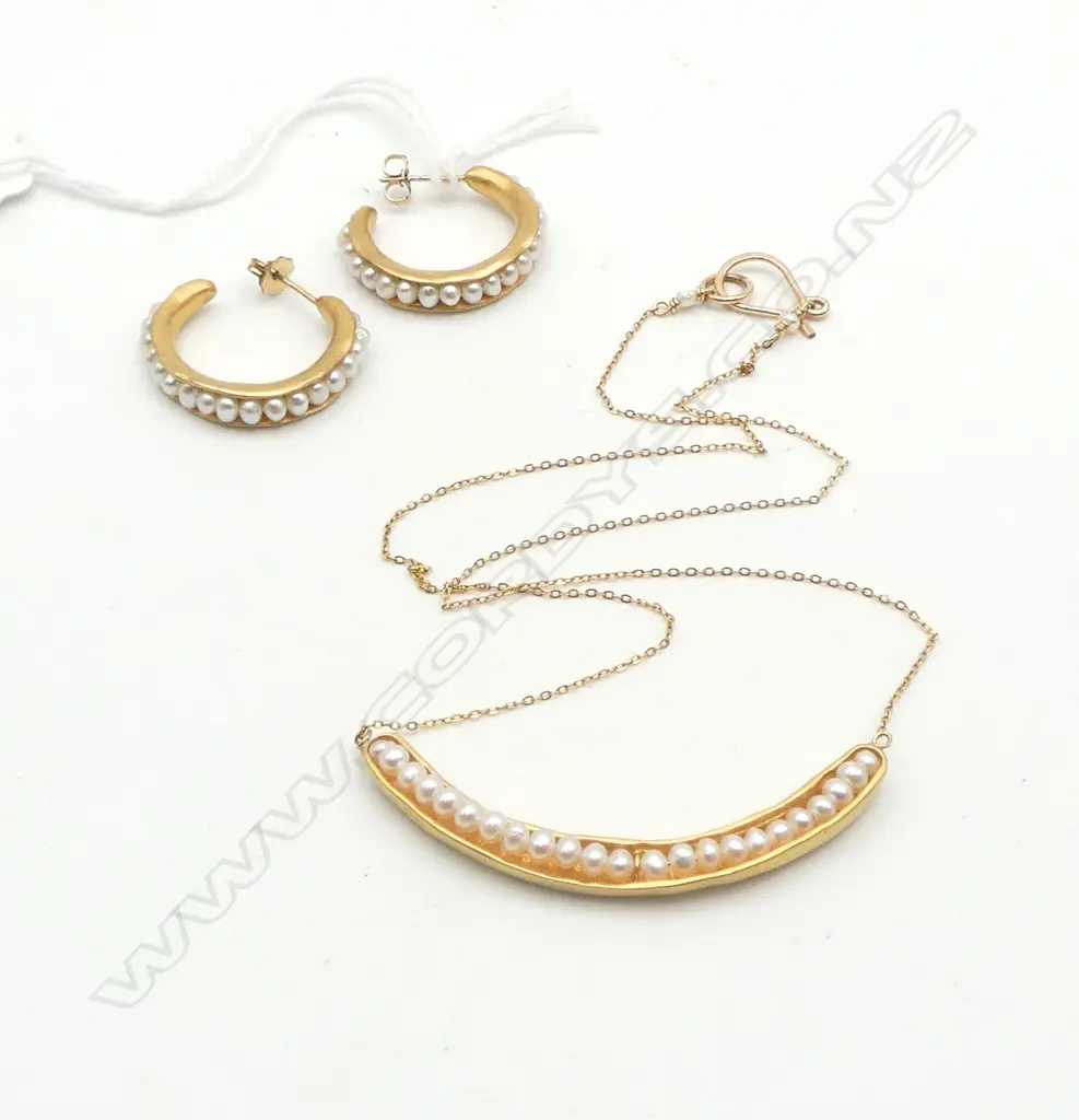 (23) PAIR GOLD PLATED & FRESHWATER PEARL HOOP EARRINGS AND MATCHING NECKLACE VALUATION ATTACHED Image 1++